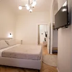 Light - Cattaro 65 Apartman Bari
