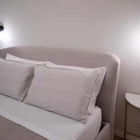 Light - Cattaro 65 *