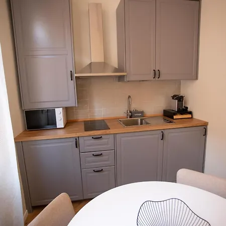 Light - Cattaro 65 Bari